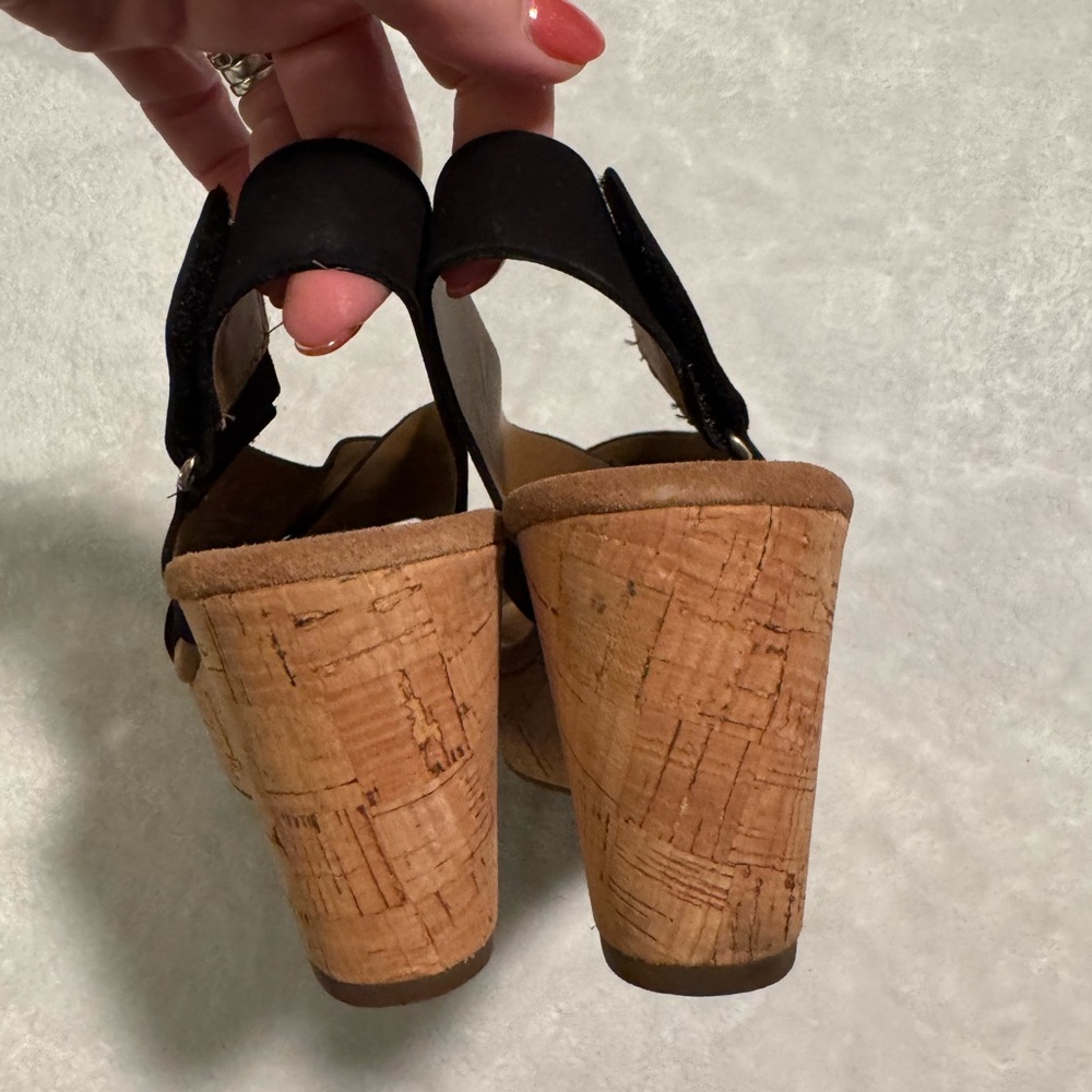 Clarks Women's Black and Tan Sandals - Picture 7 of 11